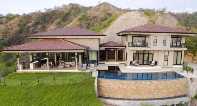 Casa Symbiotica Villa *